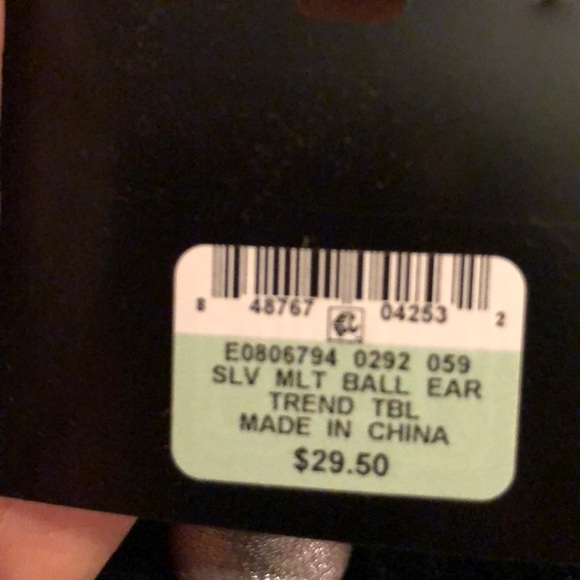 Earings - Picture 3 of 3